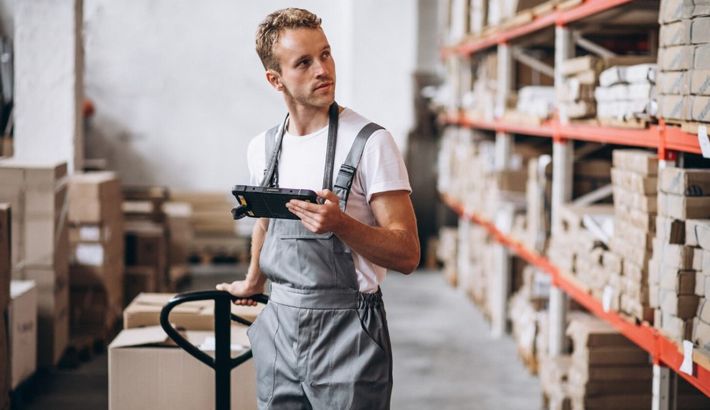 Что такое WMS (система управления складом) и как она работает?